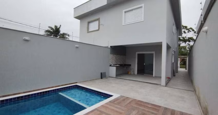 Sobrado lado praia com piscina!