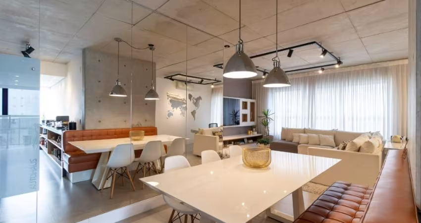 Apartamento à Venda, com 74 m², totalmente reformado, com 1 Dormitório e 2 Vagas, Localizado na Vila Olímpia.