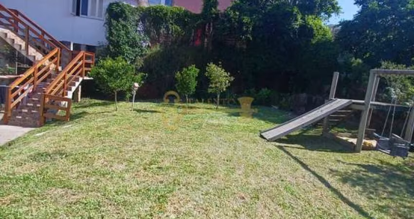 Casa Semimobiliada com Pátio e 5 Quartos