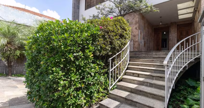 Casa tipo para venda com 3 quartos, sendo 3 suítes, 382m²