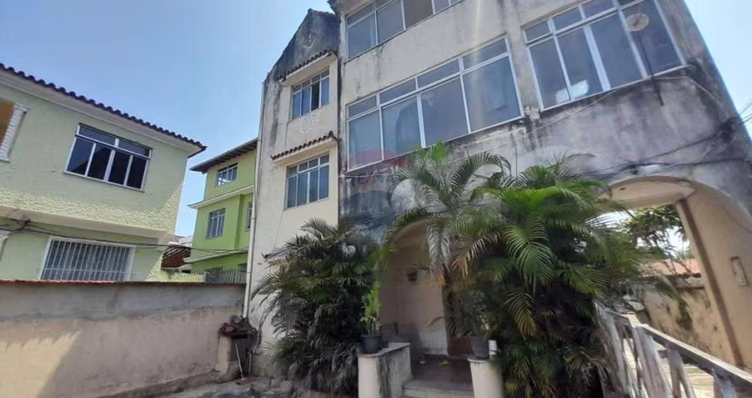 Apartamento tipo casa em Cascadura , 3 quartos, 2 banheiros e 3 quintais!!