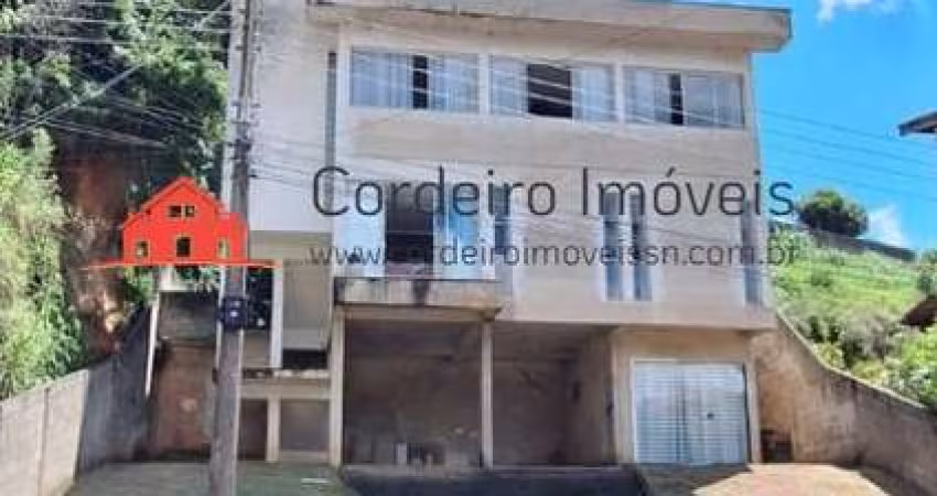 Casa para Venda em Serra Negra, Próximo ao centro, 3 dormitórios, 1 suíte, 2 banheiros, 2 vagas
