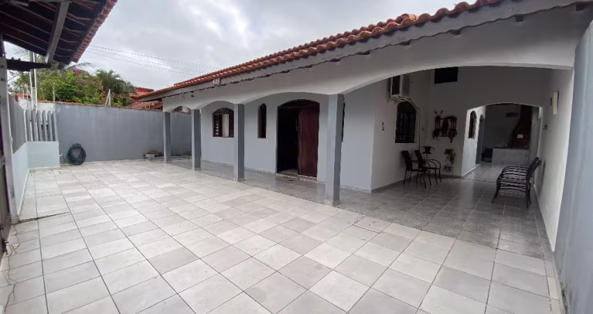 Casa com 03 quartos no Bopiranga - Itanhaém