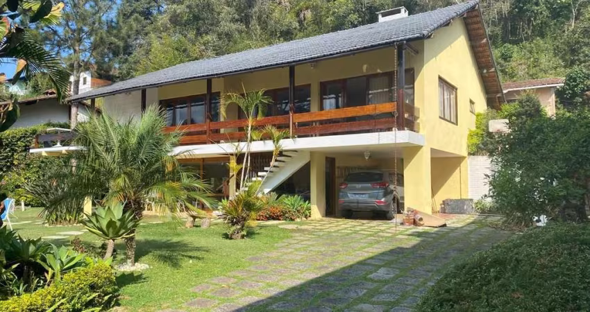 Casa à venda, 228 m² por R$ 1.750.000,00 - Carlos Guinle - Teresópolis/RJ