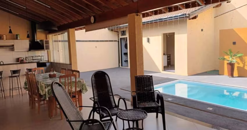 Casa com 3 quartos sendo 2 suítes no Parque São Carlos em Três Lagoas - MS