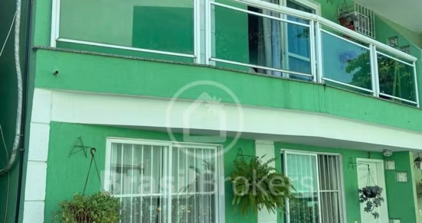Excelente casa em Condomínio Fechado