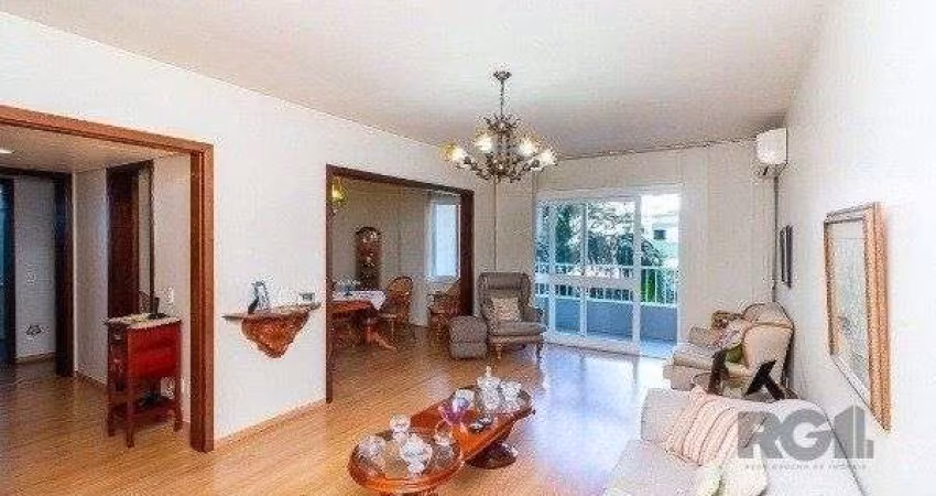 Vende-se amplo apartamento 3 quartos c/ suíte, 2 vagas, living com sacada e vist