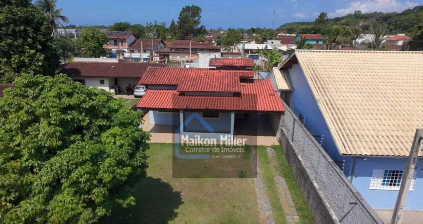 Imóvel com amplo quintal em bairro tranquilo.