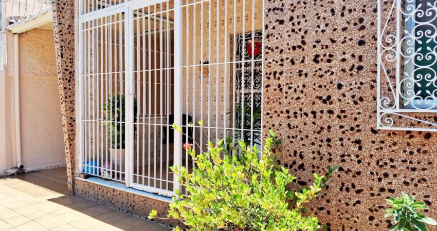 Localização segura no Condomínio Bairro Argentino, duas casas