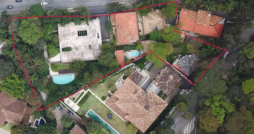 Casa com terreno à venda na região da Cidade Jardins.