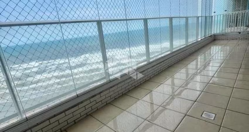 Apartamento Pé na Areia, 3 Dormitórios, 1 suíte, 2 vagas de garagem na Vila Mirim