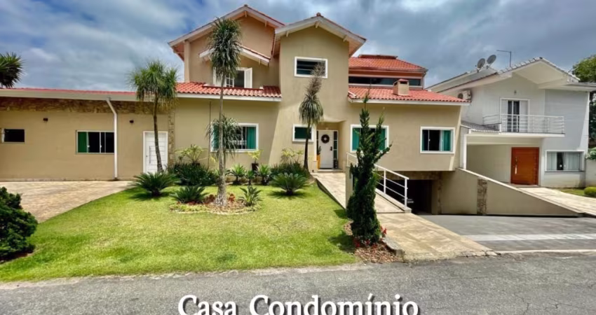 Linda casa de alto padrão no condomínio Aruã !
