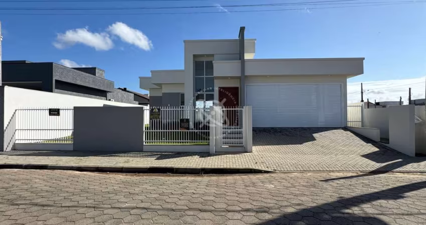 Casa nova com amplo terreno