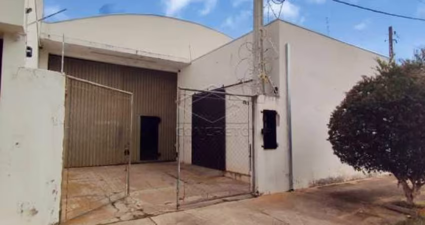 GALPÃO COM 350 M² COM FÁCIL ACESSO À RODOVIA E AVENIDAS