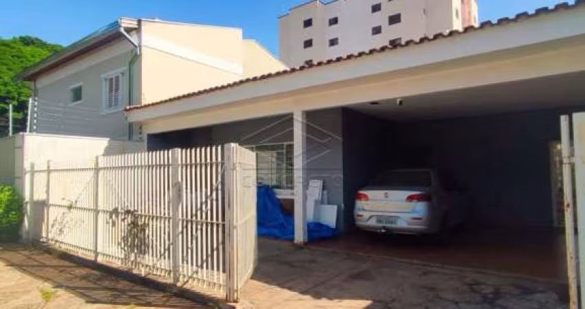 CASA AMPLA COM 03 DORMITÓRIOS E 3 SALAS, PRÓX. À AV. GETÚLIO VARGAS