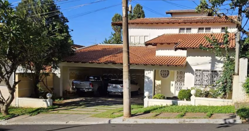 CASA COM 04 DORMITÓRIOS NO CONDOMÍNIO SAMAMBAIA