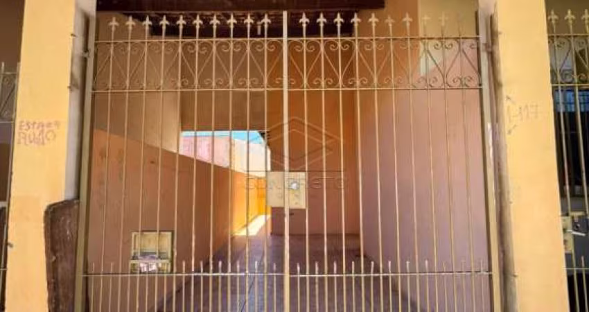 CASA COM 2 DORMITÓRIOS E VAGA DE GARAGEM