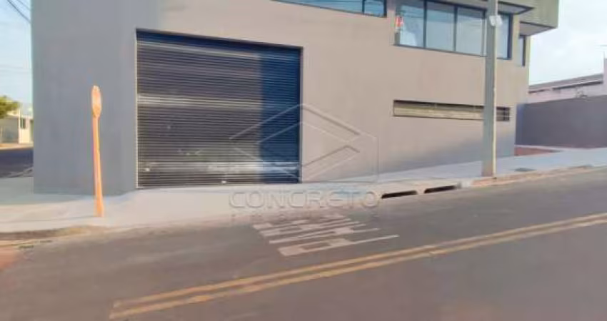 SALÃO COMERCIAL COM 200m² A UMA QUADRA DA AV. GETÚLIO VARGAS
