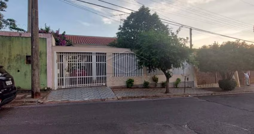 Excelente residência com 03 dormitórios - Jardim Alvorada