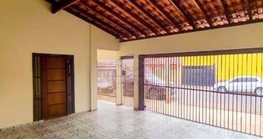 CASA COM 03 DORMITÓRIOS + EDÍCULA PRÓX. AO JARDIM REDENTOR
