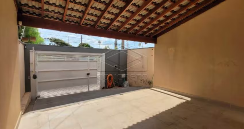 Excelente residência com 03 dormitórios - JD Carolina