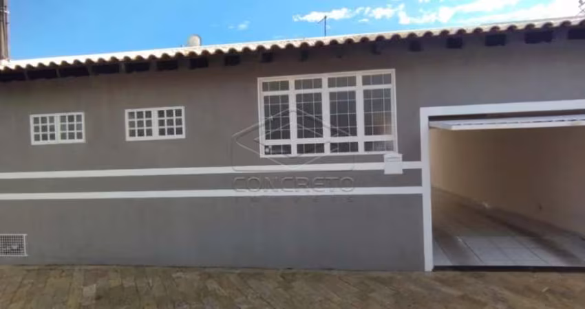 CASA À VENDA EM AGUDOS