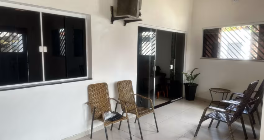 Casa de 3 Quartos no João Paulo 2.300 Reais