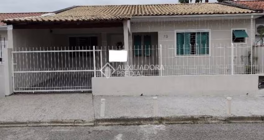 Casa com 3 quartos à venda na Rua dos Palmiteiros, 76, Madri, Palhoça
