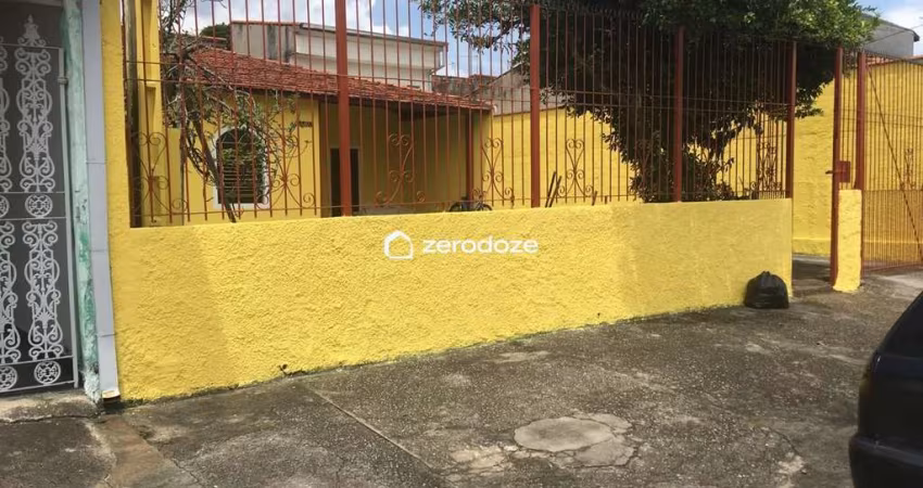 Casa 300m² (160m² const), 2qt, 1ban, churrasq., jardim, 3 vagas.