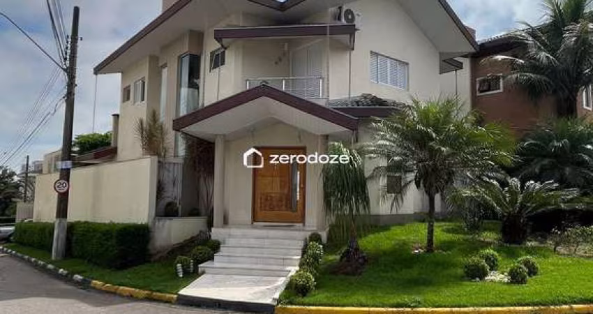 Casa 240m² (430m² terr.), 3 suítes, 2 salas, varanda gourmet, piscina.