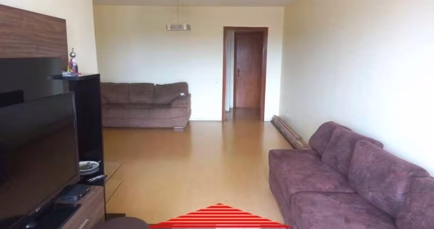 Apartamento PRÓXIMO ao metrô Praça da Árvore.
