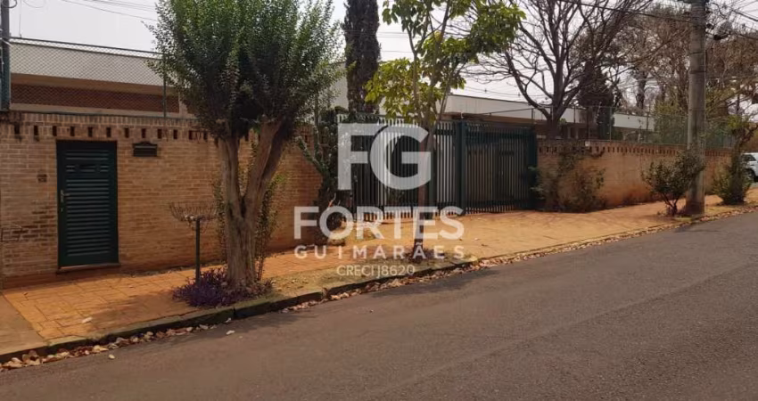 Casa Térrea de Esquina Residencial/ Comercial 436m² com 4 quartos sendo 3 suítes, no Alto da Boa Vista entre as avenidas Presidente Vargas, Independência e João Fiusa;