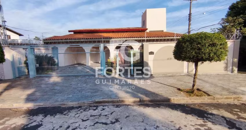 Casa Sobrado de esquina com 380m² de área construída em um terreno declive de 357,70m², na rotatória entre as avenidas João Fiusa e Independência, com 4 quartos suítes sendo 01 máster, completos em ar