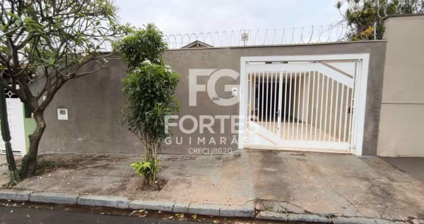 Casa Térrea com 158m² de área construída em um terreno de 250m², com 03 quartos sendo 1 suíte;