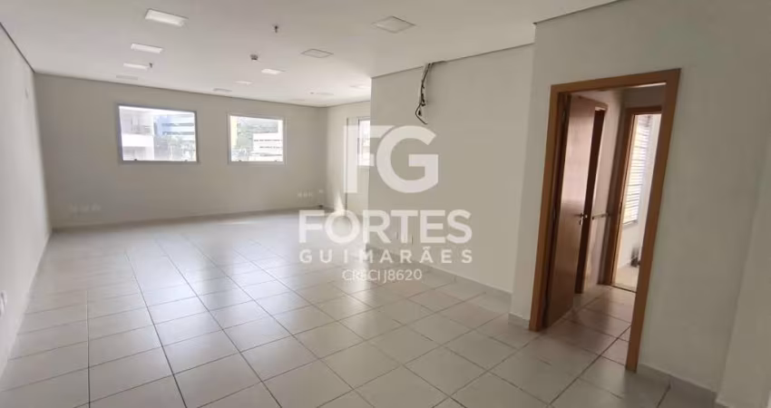 Sala Comercial com 53m² em vão livre face frente e com 2 banheiros privativos, no Centro Empresarial Jardim Botânico e ao lado do parque Raya;
