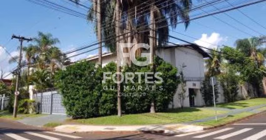 Sobrado de esquina, 4 quartos, 2 suítes, 598,71 m² de construção no Jardim Canadá.