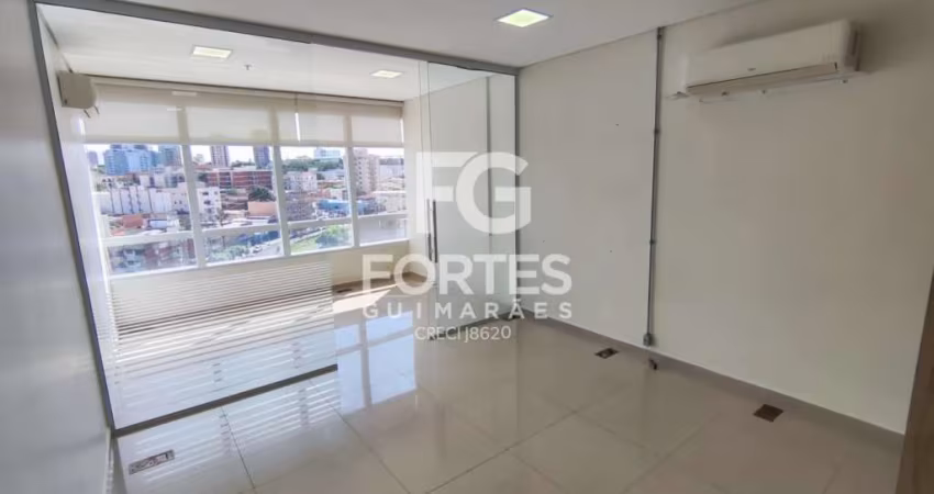 Maravilhosa Sala Comercial com 36 m² AU com divisória em vidro formando 02 salas, ares condicionados split, iluminação, piso elevado com cerâmica esmaltada