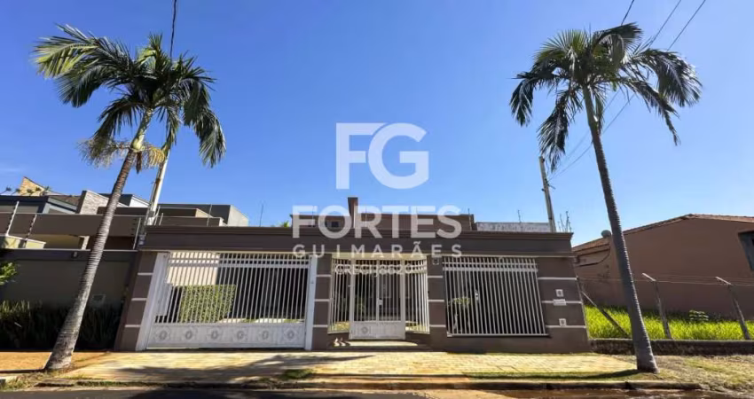 Casa Térrea com 250m² em um terreno de 360m², próximo da faculdade campus da USP, com 3 quartos sendo 1 suíte, armários e ares condicionados, 2 banheiros sendo 1 suíte e 1 social com gabinetes, espelh