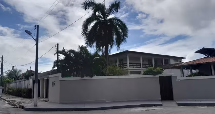 À VENDA: Casa no Condomínio Jardim do Horto II - 471m² de área construída e 828m² de área total.