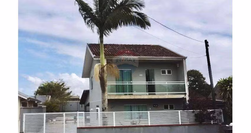 Sobrado em Itapoá 153m² com piscina e porteira fechada, 250 metros da Praia das Palmeiras – SC