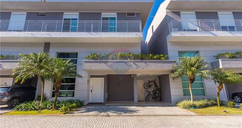 Casa luxuosa em condomínio 212m², 1 suíte, 1 demi suíte, 2 vagas e área gourmet - Jd. Social - Curitiba