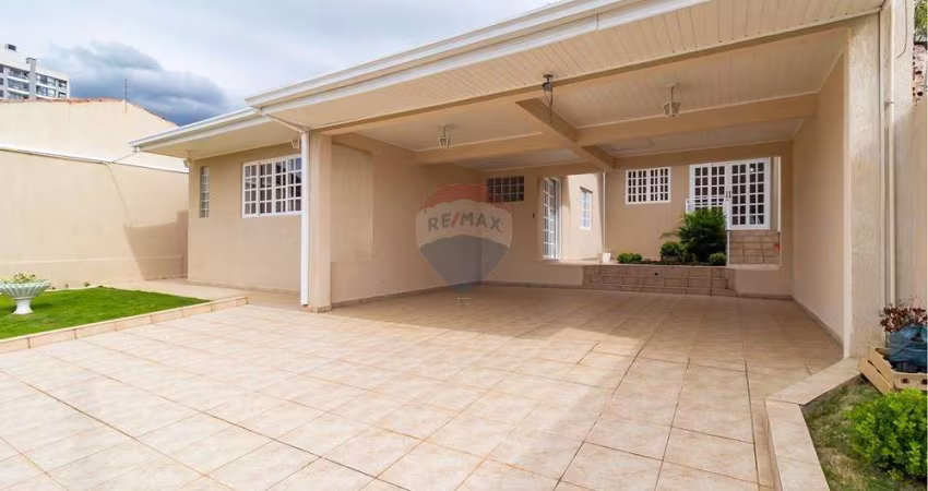 Sobrado com 3 quartos,1 Suíte,04 vagas, Espaço Gourmet, Silveira da Motta, São José dos Pinhais R$ 1.100.000,00