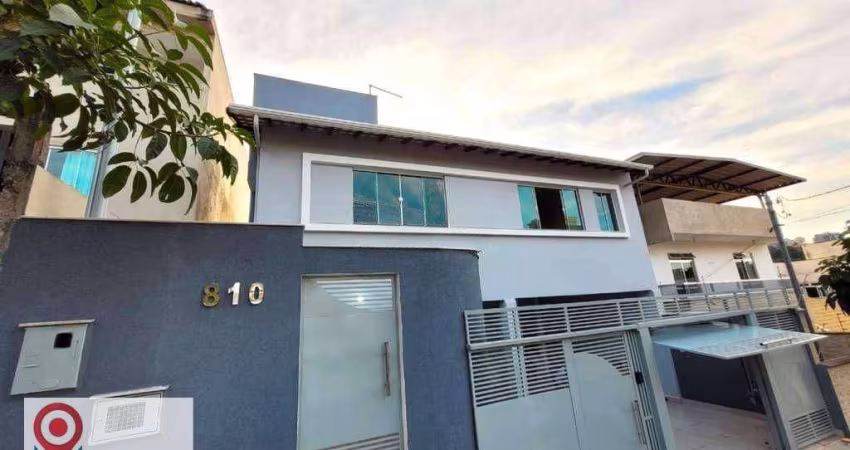 Casa alto padrão com 3 quartos, suíte com closet, quintal no melhor bairro da Zona Norte, no Recanto da Mata, por R$ 950 mil