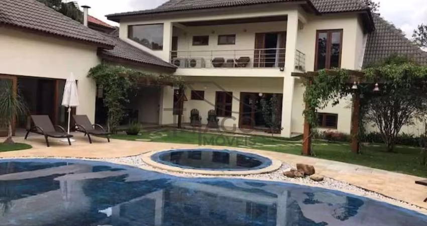 Quer lazer e conforto dentro de casa? Este é o imóvel certo para você! 4 suítes, 7  banheiros, cond