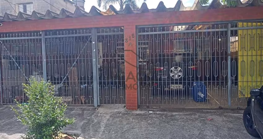 Casa térrea em Itaquera à venda, de 300m², com 3 dormitórios, sendo 1 suíte, com fácil acesso ao Me