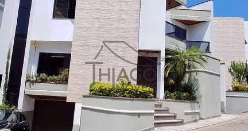Casa de condominio fechado, de 4 dormitórios, 4 vagas, condominio com ótima área de lazer à venda,