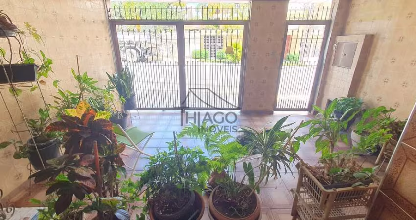Excelente casa térrea à venda na Vila Moreira, dentro do bairro do Tatuapé, imóvel de 3 níveis, com