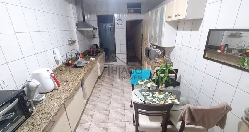 Excelente , espaçoso e aconchegante sobrado à venda, no bairro parque Independência, situado na zon