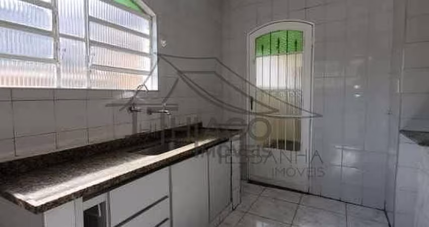 Espaçosa casa de 200mt²para venda, na Vila Alpina, de 3 dormitórios, fácil acesso ao Metro Vila Pru