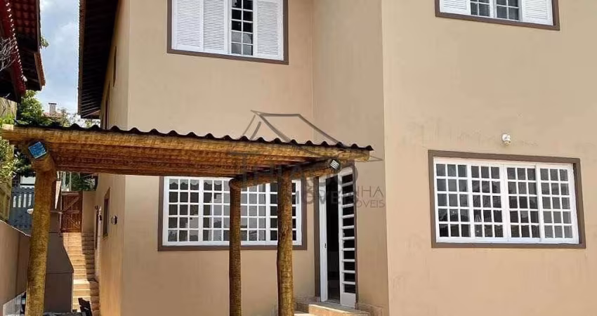 CASA À VENDA EM CONDOMÍNIO FECHADO COM PISCINA EM COTIA